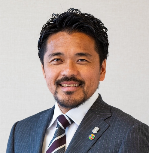 興梠　慎三氏